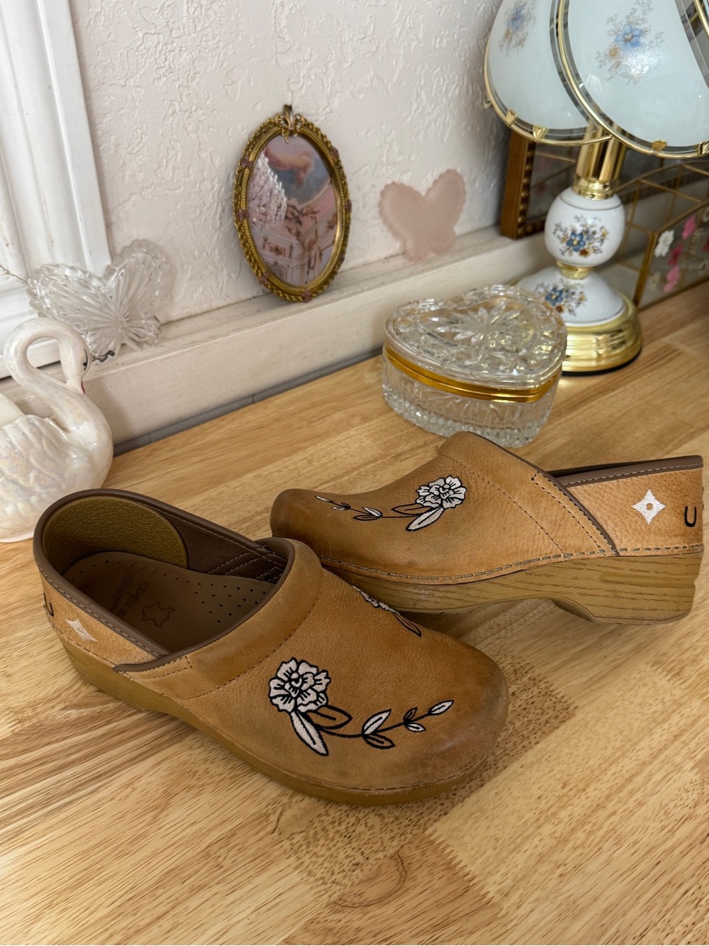 Dansko Floral Embroidered Brown Leather Clogs Size EU39-US8.5-9 Cottagecore Y2K - Picture 11 of 16